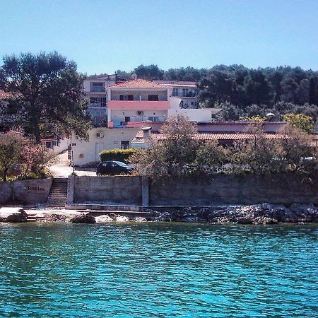 Apartments By The Sea Arbanija, Ciovo - 1085 Трогир Екстериор снимка