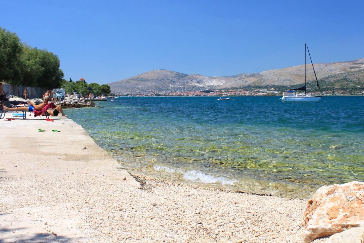 Apartments By The Sea Arbanija, Ciovo - 1085 Трогир Екстериор снимка