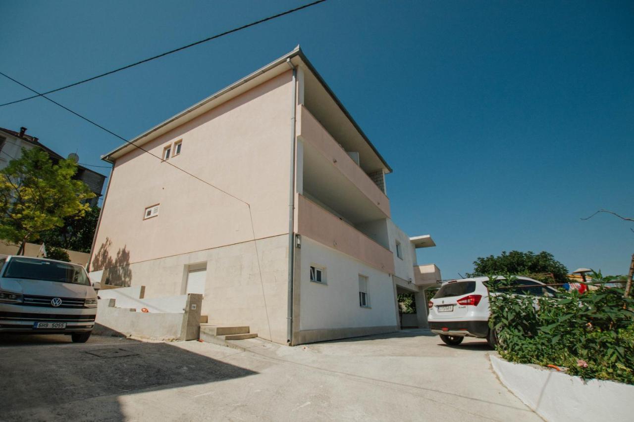 Apartments By The Sea Arbanija, Ciovo - 1085 Трогир Екстериор снимка