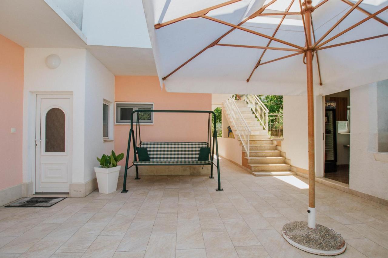 Apartments By The Sea Arbanija, Ciovo - 1085 Трогир Екстериор снимка