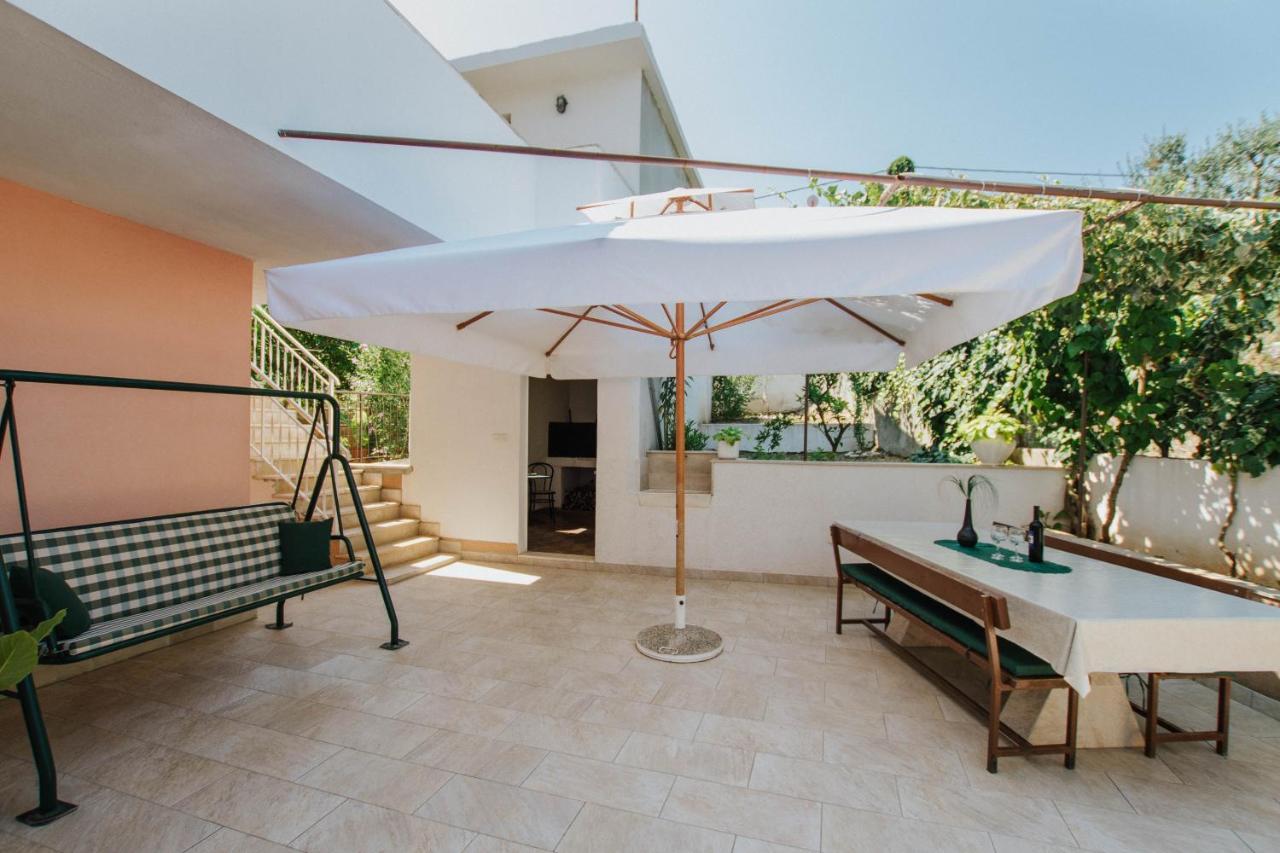 Apartments By The Sea Arbanija, Ciovo - 1085 Трогир Екстериор снимка
