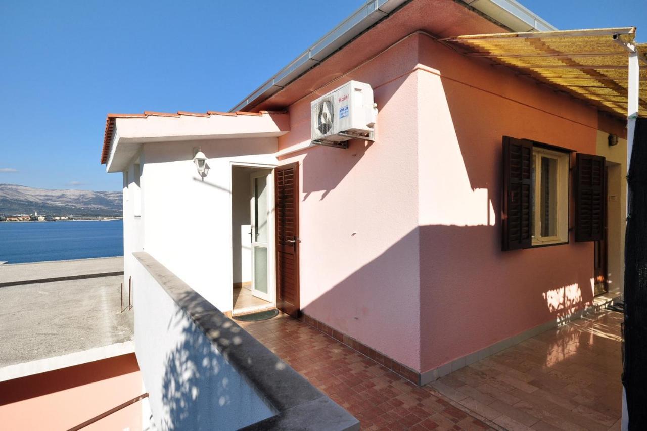 Apartments By The Sea Arbanija, Ciovo - 1085 Трогир Екстериор снимка