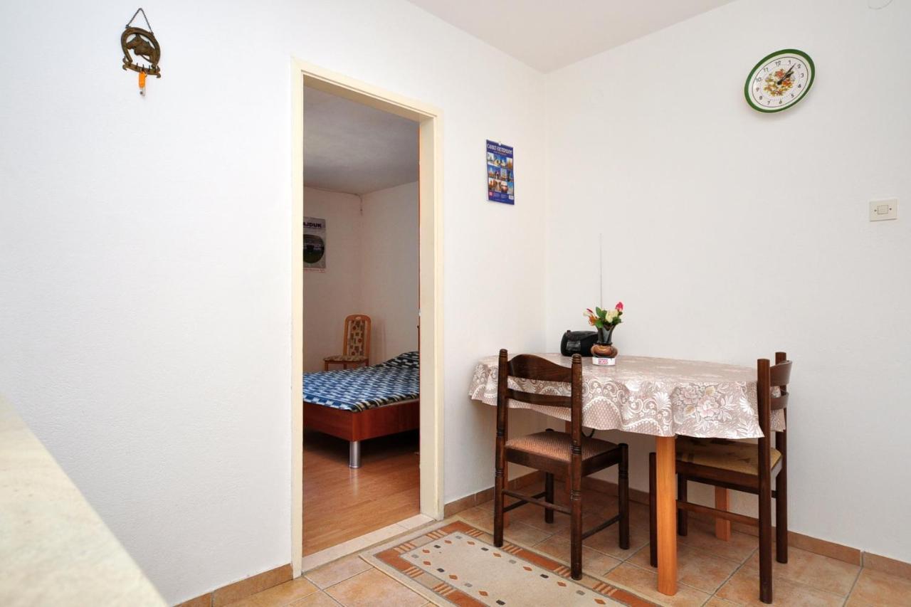 Apartments By The Sea Arbanija, Ciovo - 1085 Трогир Екстериор снимка