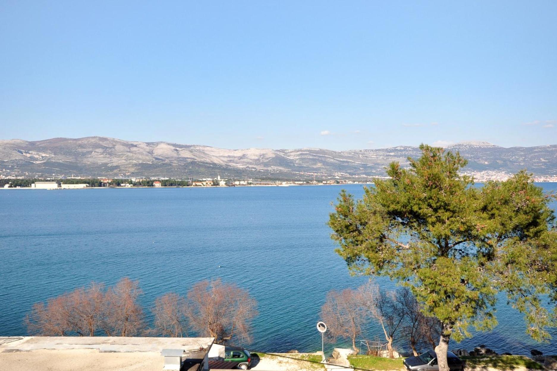 Apartments By The Sea Arbanija, Ciovo - 1085 Трогир Екстериор снимка