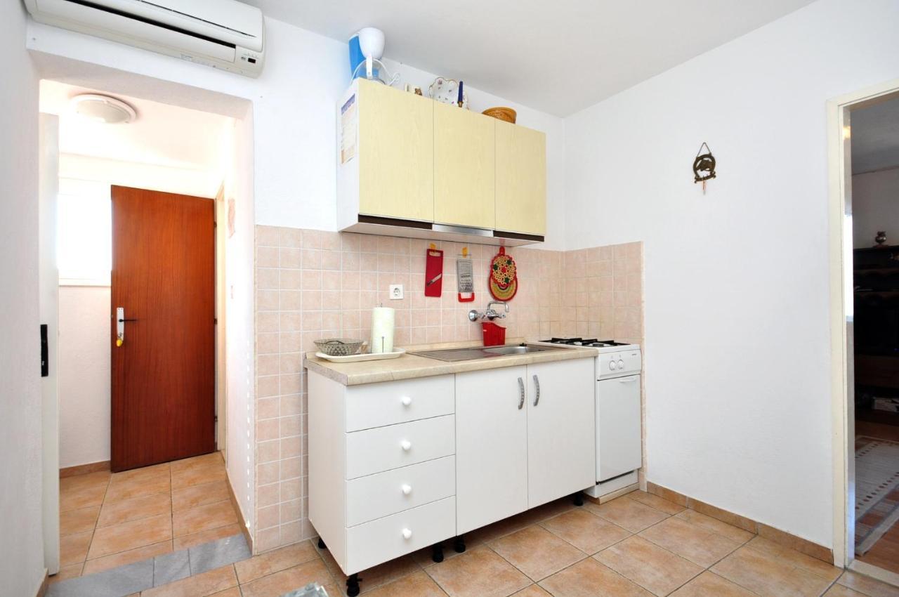 Apartments By The Sea Arbanija, Ciovo - 1085 Трогир Екстериор снимка