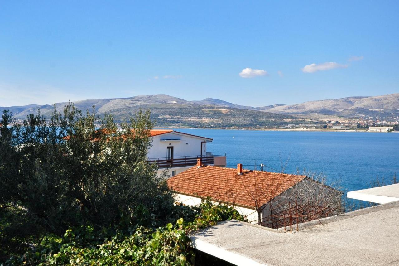 Apartments By The Sea Arbanija, Ciovo - 1085 Трогир Екстериор снимка