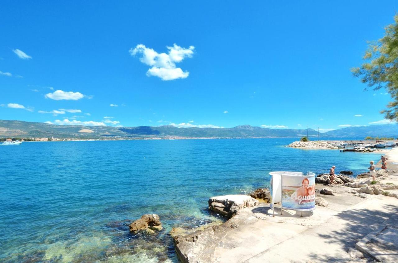 Apartments By The Sea Arbanija, Ciovo - 1085 Трогир Екстериор снимка